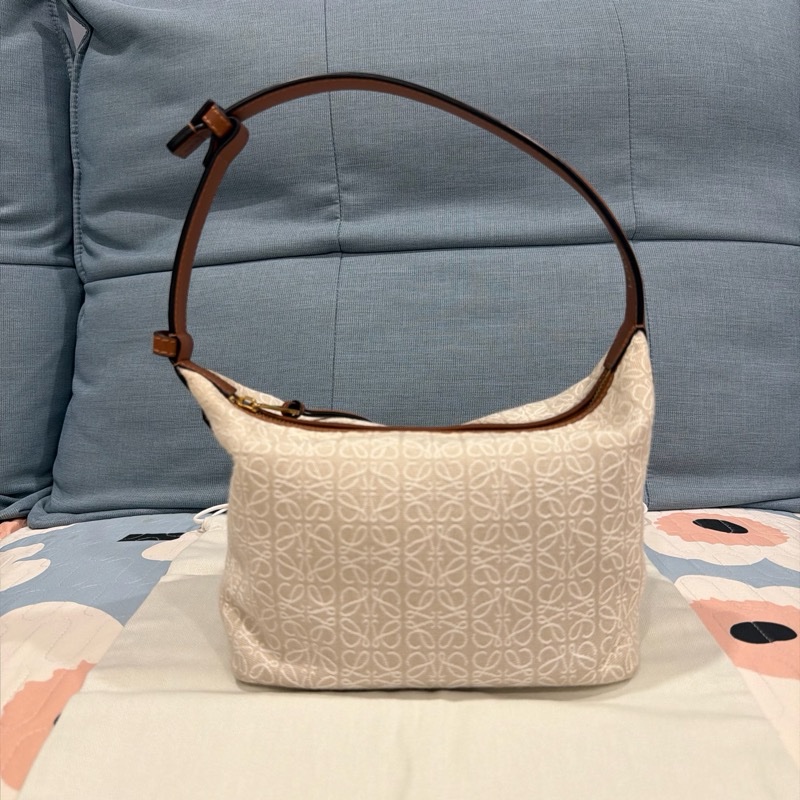 Loewe Cubi 飯盒包 9成新 包況佳-1
