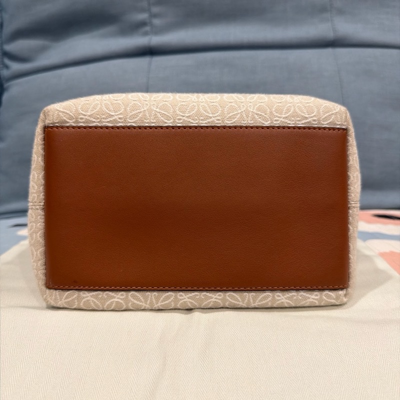 Loewe Cubi 飯盒包 9成新 包況佳-2
