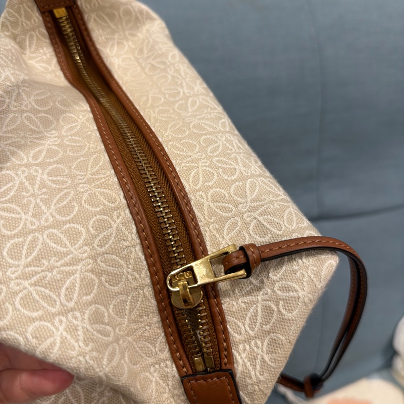 Loewe Cubi 飯盒包 9成新 包況佳-9