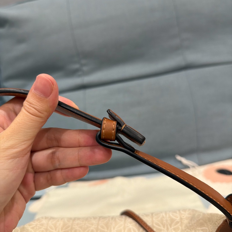 Loewe Cubi 飯盒包 9成新 包況佳-11