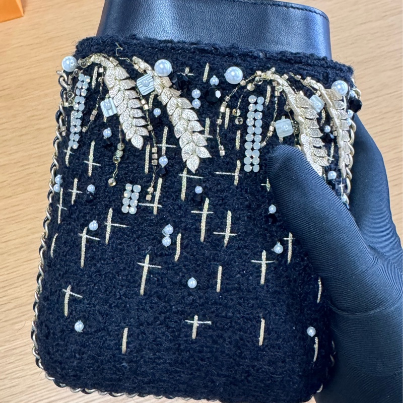 Chanel香奈兒 20A高級手工坊黑色金麥穗釘珠毛呢刺繡手機包鏈條包-5