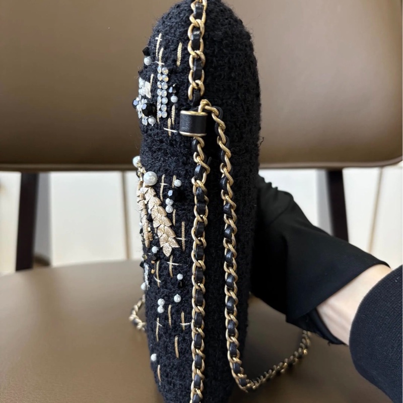 Chanel香奈兒 20A高級手工坊黑色金麥穗釘珠毛呢刺繡手機包鏈條包-16