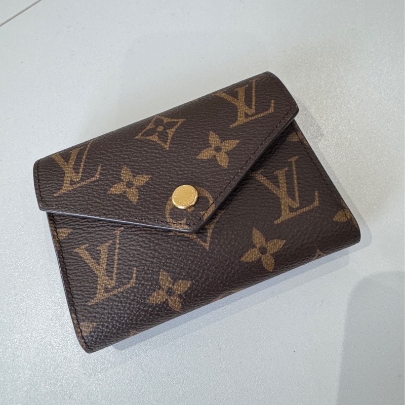 Lv 老花 棕色內裡三折短夾-5