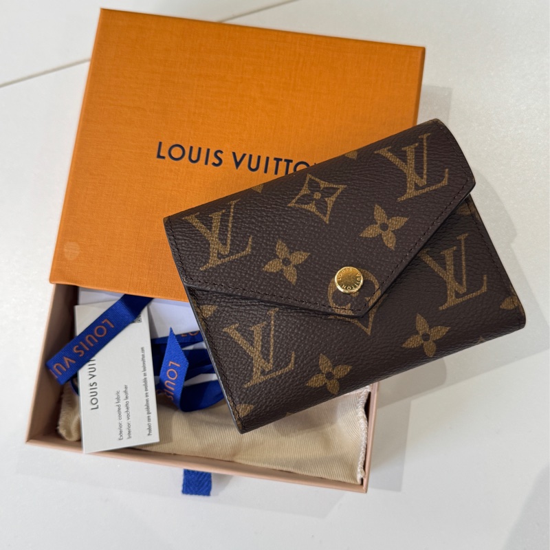 Lv 老花 棕色內裡三折短夾-12