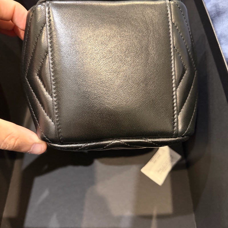 YSL小羊皮水桶包-7