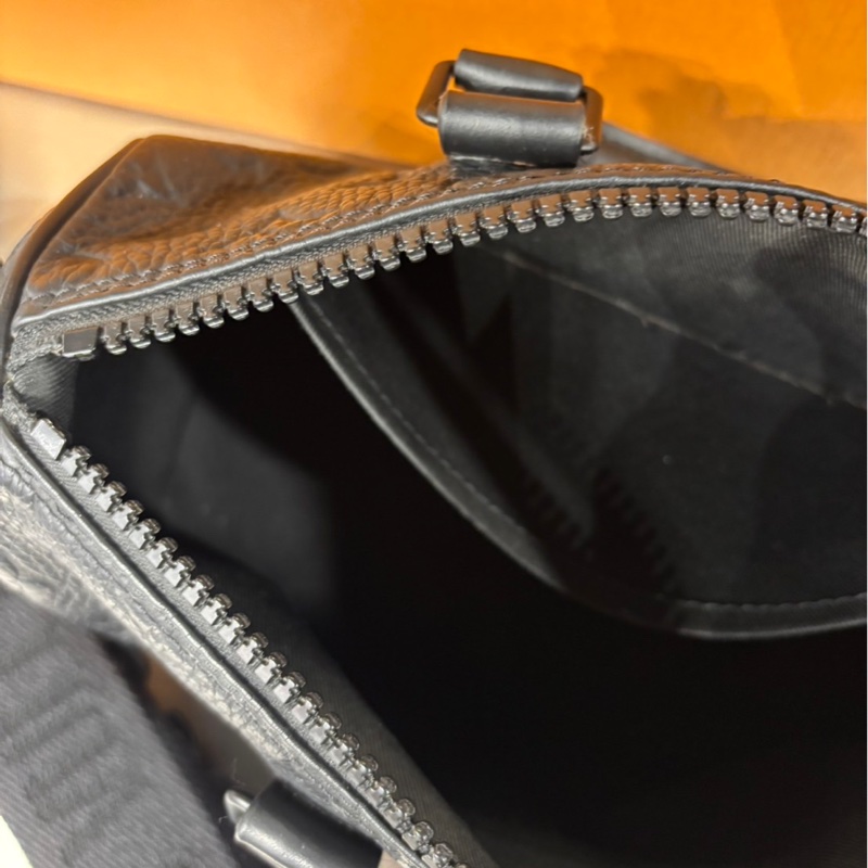 Louis Vuitton LV Keepall 25 黑皮革壓紋-6