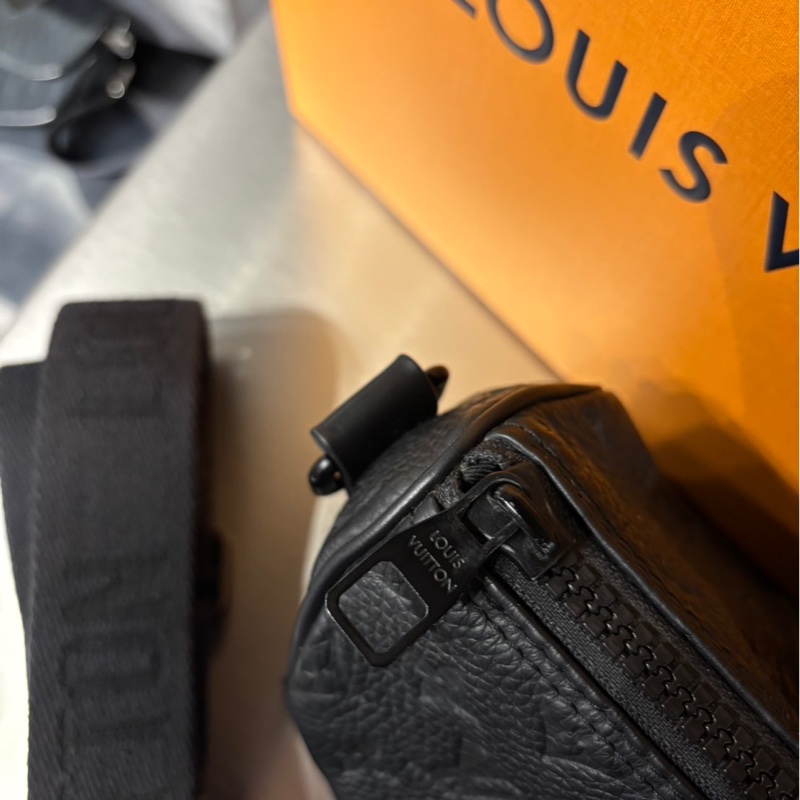 Louis Vuitton LV Keepall 25 黑皮革壓紋-8