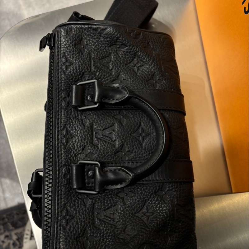 Louis Vuitton LV Keepall 25 黑皮革壓紋-9