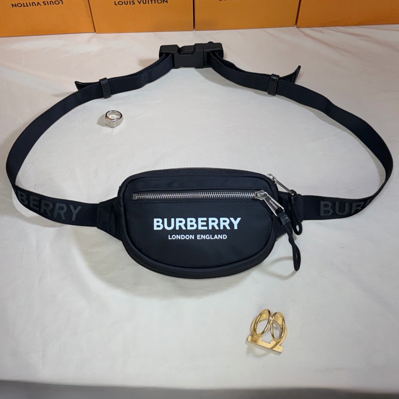 ‼️全台最甜 近新閒置 Burberry 巴寶莉 黑白logo小腰包 胸包-0