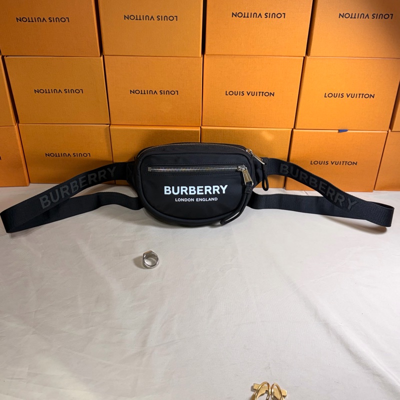 ‼️全台最甜 近新閒置 Burberry 巴寶莉 黑白logo小腰包 胸包-2