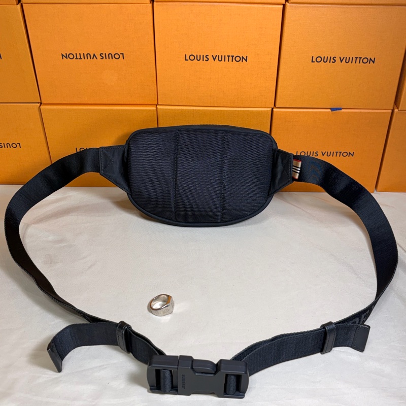 ‼️全台最甜 近新閒置 Burberry 巴寶莉 黑白logo小腰包 胸包-3