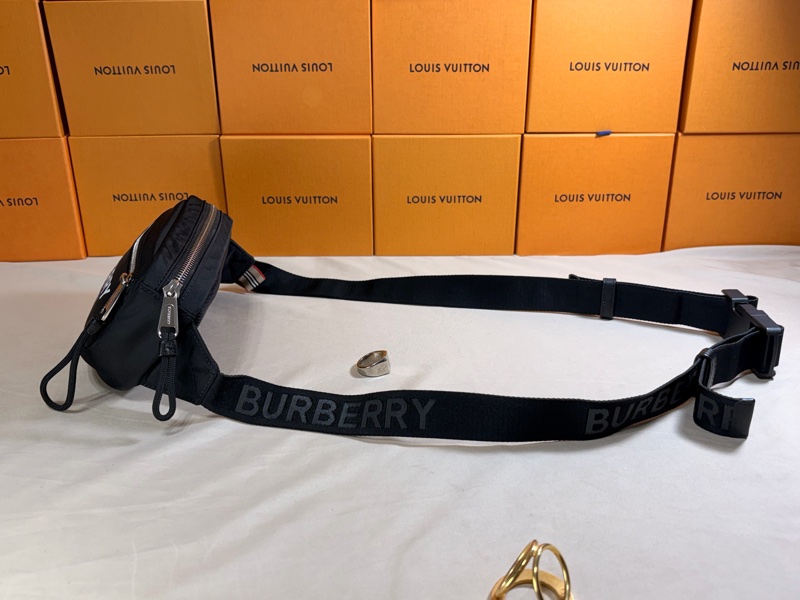 ‼️全台最甜 近新閒置 Burberry 巴寶莉 黑白logo小腰包 胸包-4