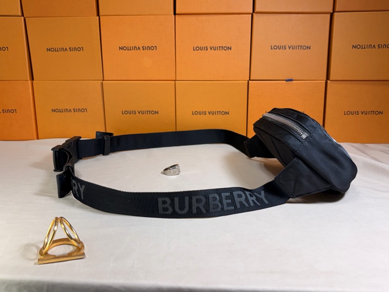 ‼️全台最甜 近新閒置 Burberry 巴寶莉 黑白logo小腰包 胸包-5