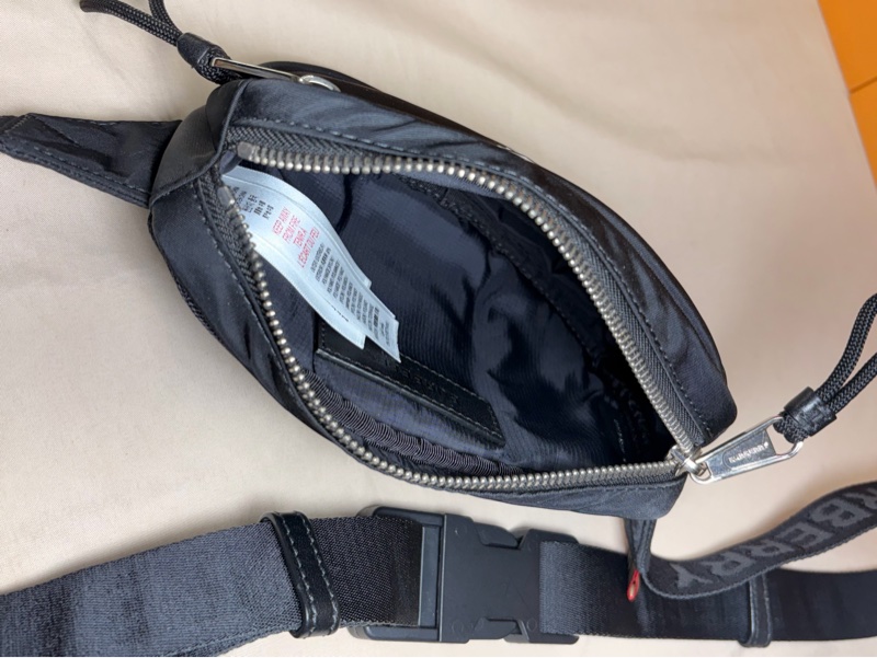 ‼️全台最甜 近新閒置 Burberry 巴寶莉 黑白logo小腰包 胸包-7