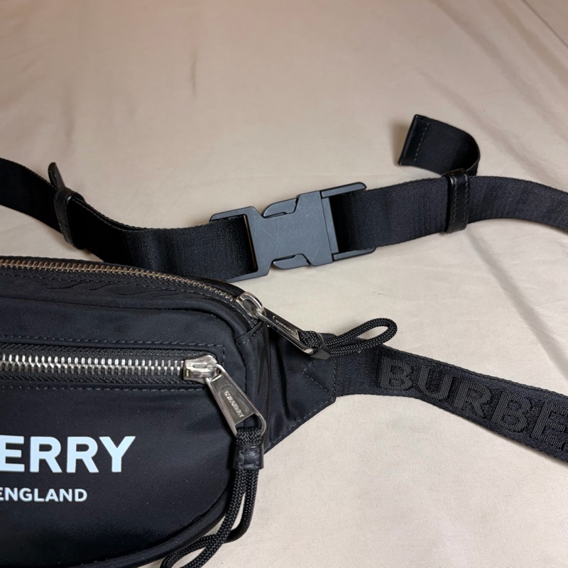 ‼️全台最甜 近新閒置 Burberry 巴寶莉 黑白logo小腰包 胸包-8