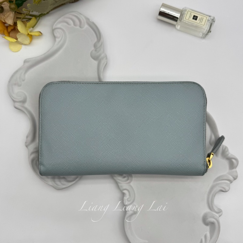PRADA Saffiano 霧藍灰色拉鏈長夾-1