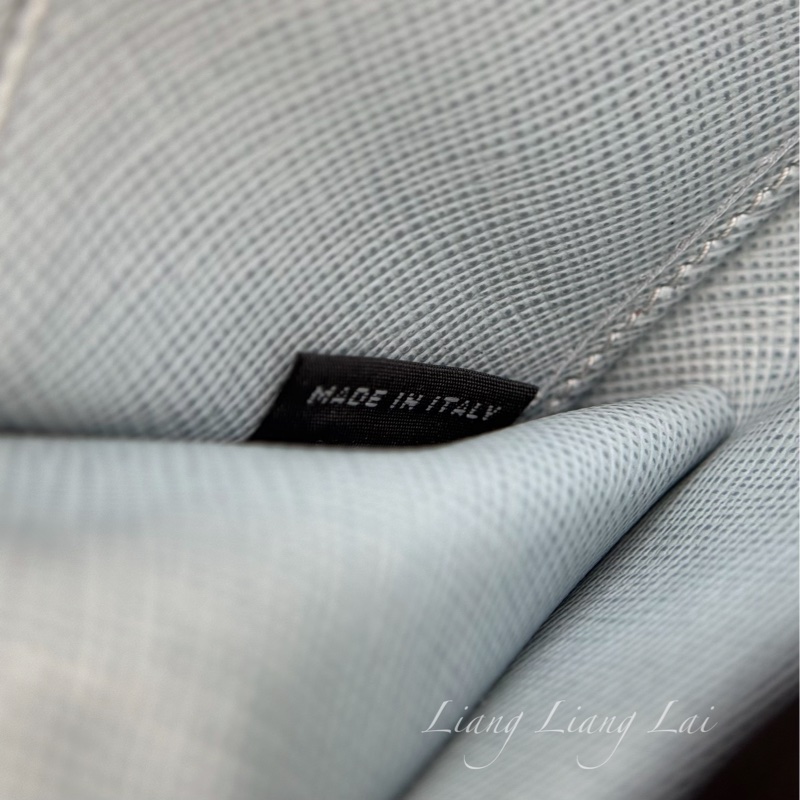 PRADA Saffiano 霧藍灰色拉鏈長夾-2