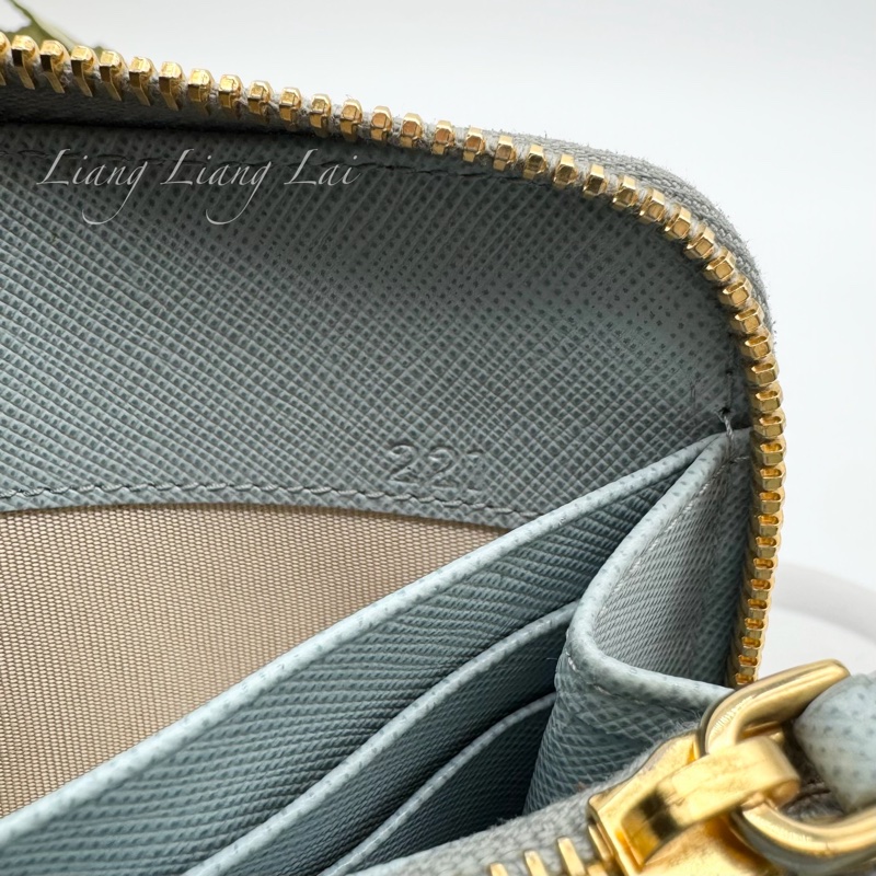 PRADA Saffiano 霧藍灰色拉鏈長夾-3