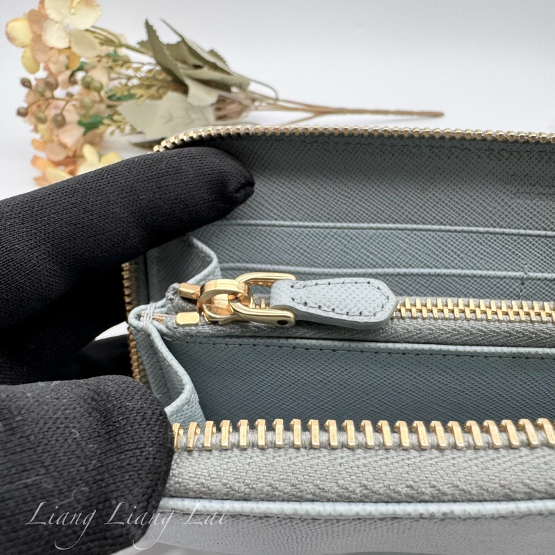PRADA Saffiano 霧藍灰色拉鏈長夾-10