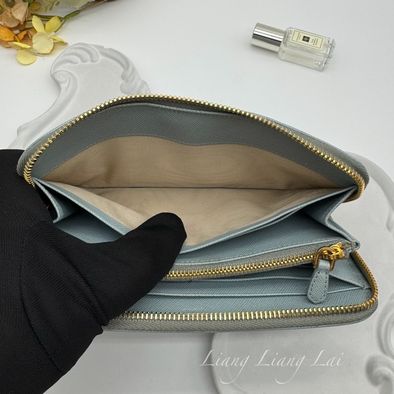 PRADA Saffiano 霧藍灰色拉鏈長夾-12
