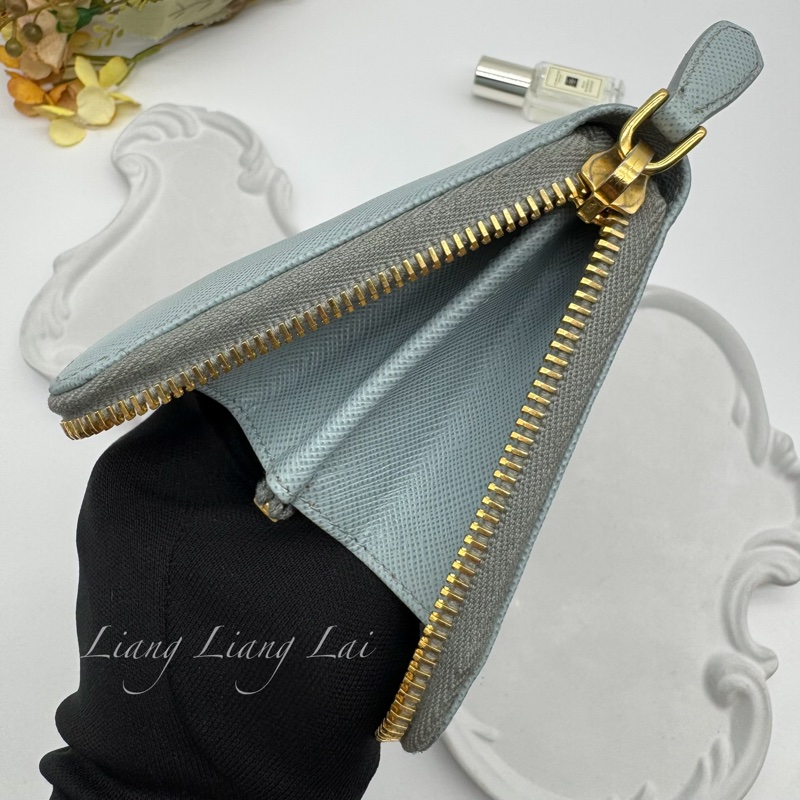 PRADA Saffiano 霧藍灰色拉鏈長夾-13