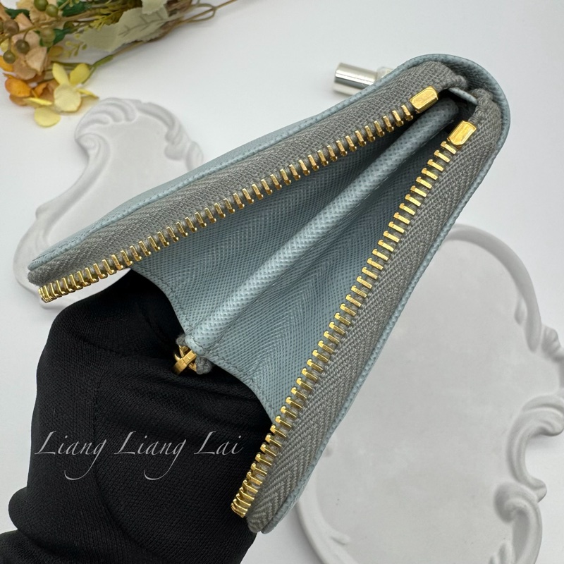 PRADA Saffiano 霧藍灰色拉鏈長夾-14