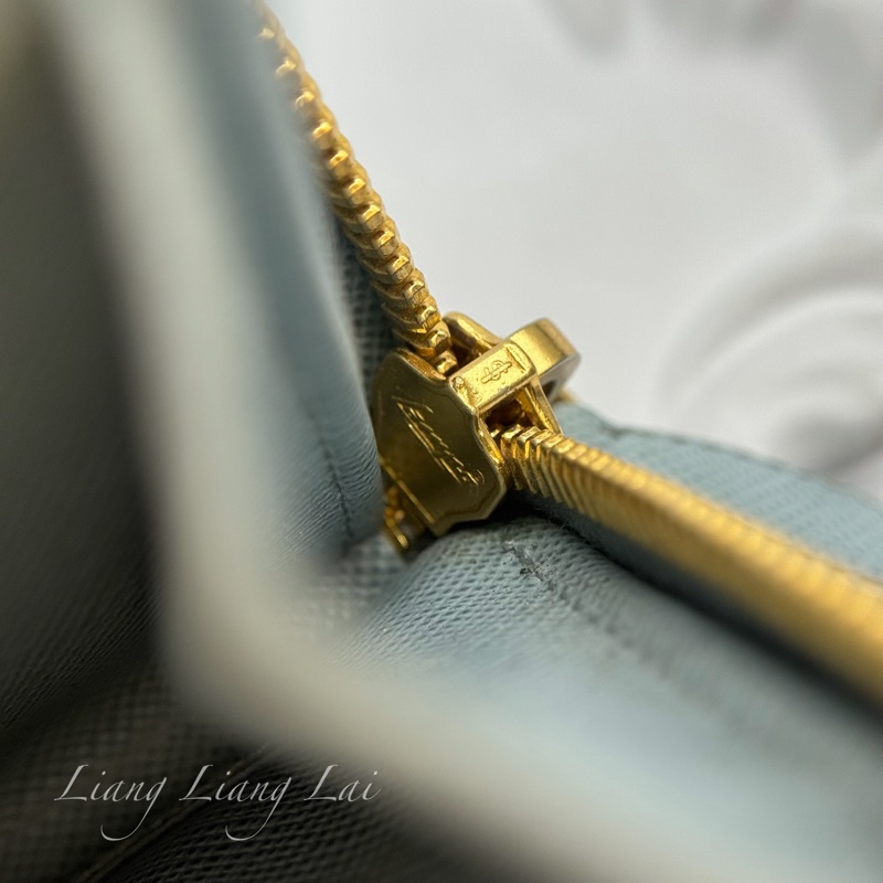 PRADA Saffiano 霧藍灰色拉鏈長夾-15