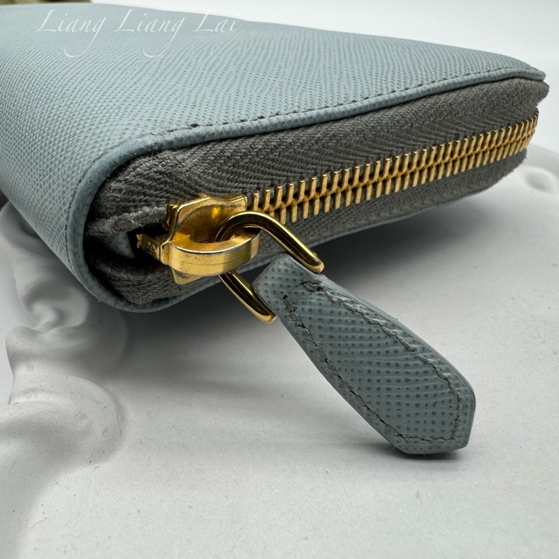 PRADA Saffiano 霧藍灰色拉鏈長夾-16