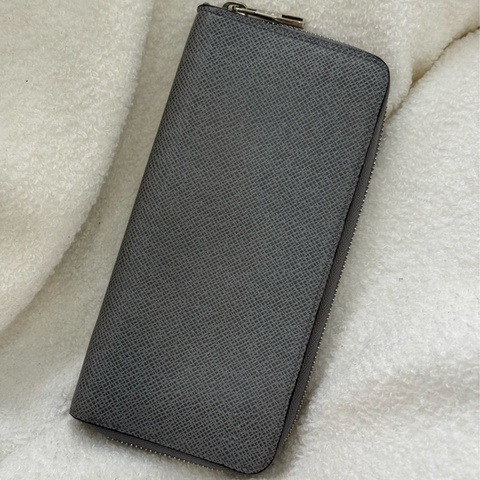 LV Taiga 大象灰拉鍊長夾 專櫃三萬多