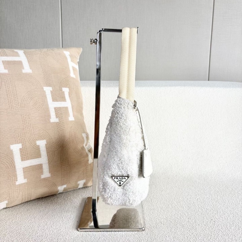 Prada 絨毛hobo腋下包 白色 銀扣 9新 配件塵袋22*18*7-5