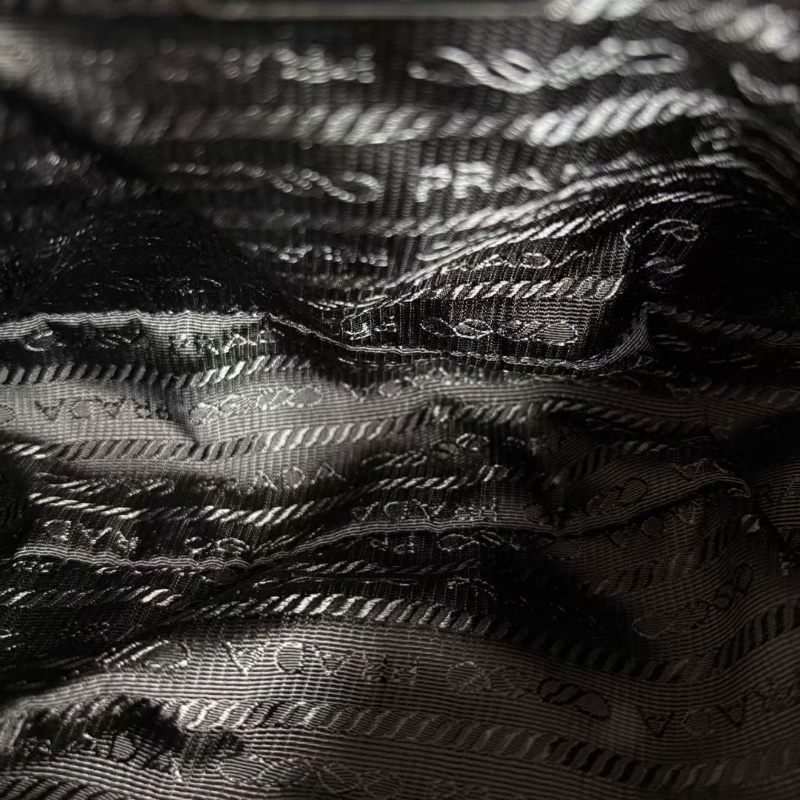 Prada 絨毛hobo腋下包 白色 銀扣 9新 配件塵袋22*18*7-7