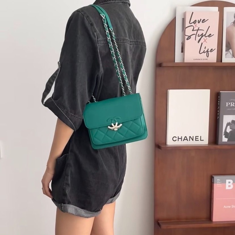 Chanel 古巴系列郵差包 綠色荔枝皮 9新 配件塵袋19*8*16-1