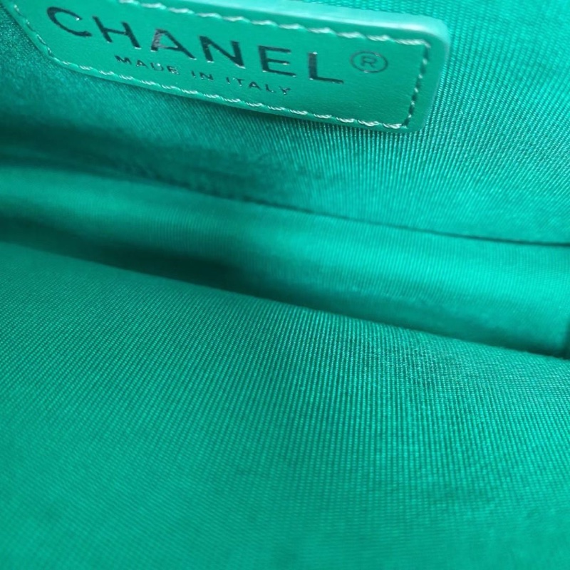 Chanel 古巴系列郵差包 綠色荔枝皮 9新 配件塵袋19*8*16-4