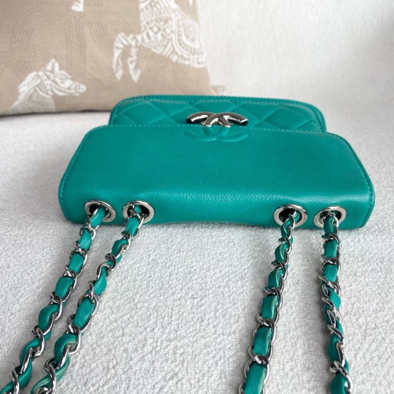 Chanel 古巴系列郵差包 綠色荔枝皮 9新 配件塵袋19*8*16-6