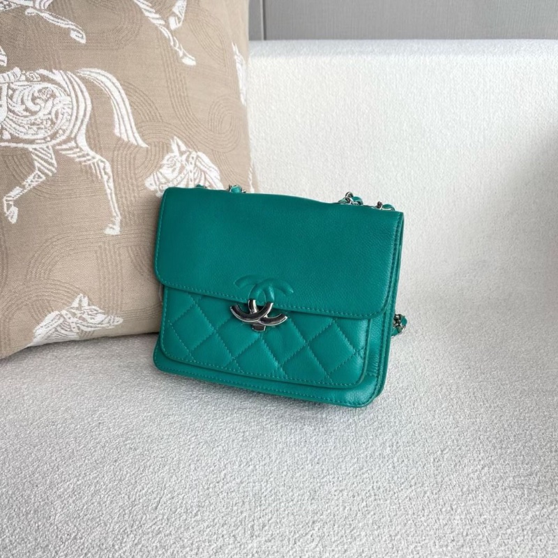 Chanel 古巴系列郵差包 綠色荔枝皮 9新 配件塵袋19*8*16-9