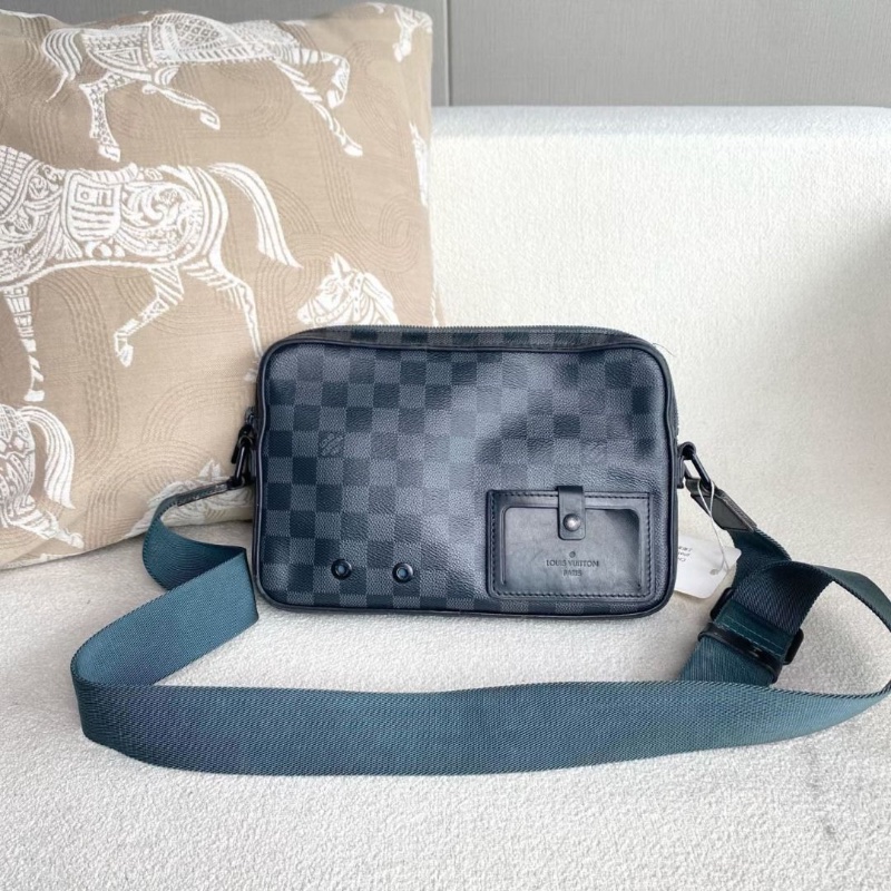 LV alpha黑棋盤格郵差包25*17*4 9新. 配件塵袋-1