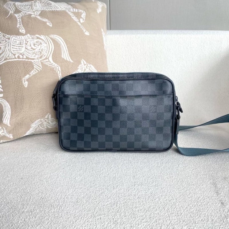 LV alpha黑棋盤格郵差包25*17*4 9新. 配件塵袋-2