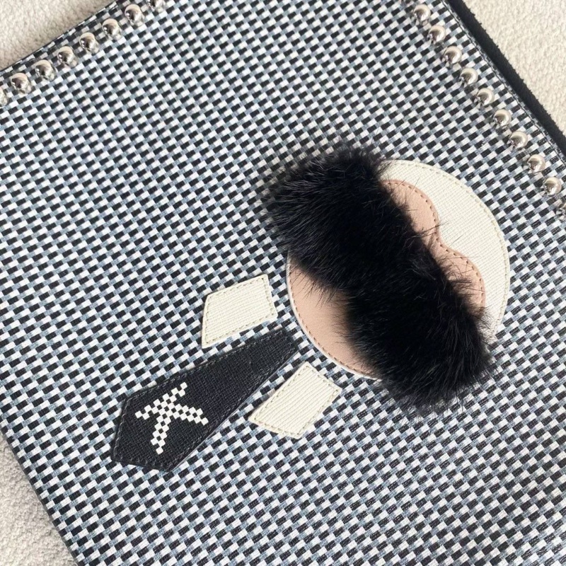 Fendi 老佛爺手拿包 黑白格紋編織 30*22 95新. 配件塵袋-3