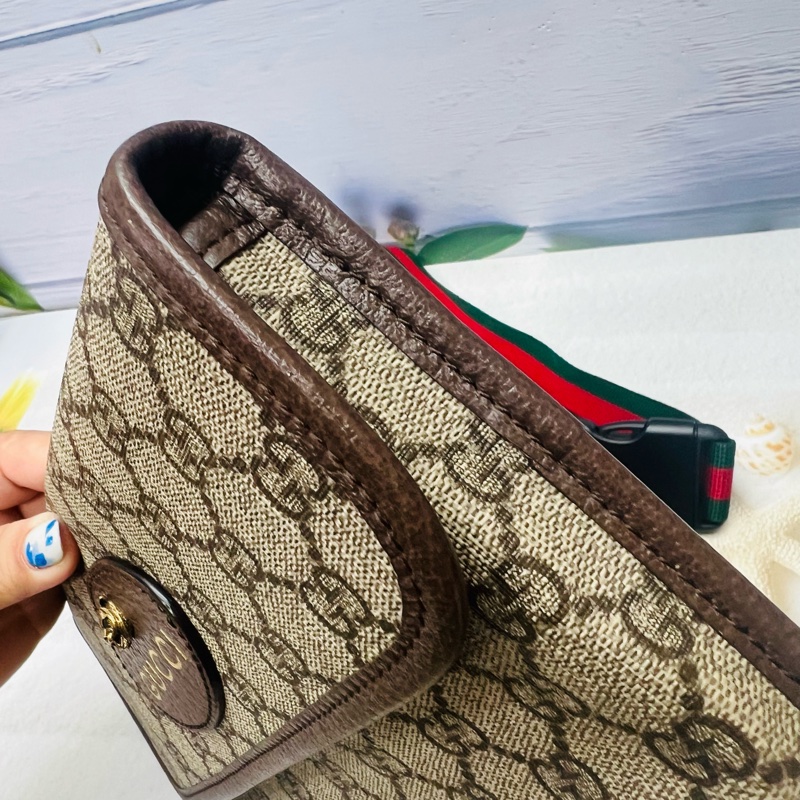 Gucci 胸口斜背包-1