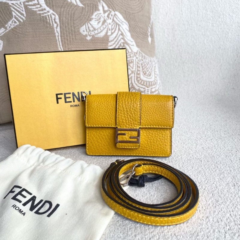 Fendi Mini Baguette法棍包11*8*2 9新. 配件盒子 肩帶 塵袋-1