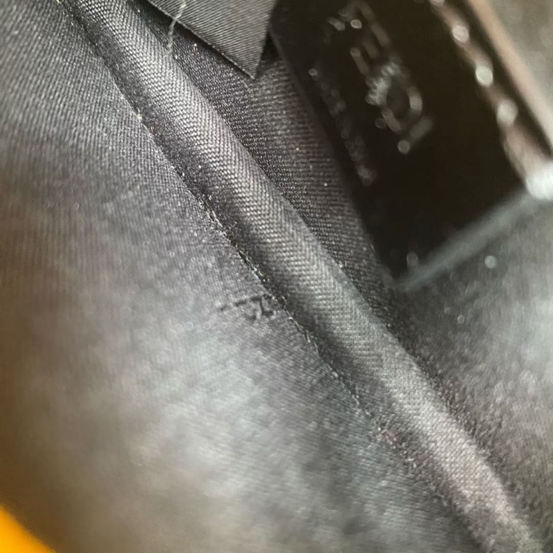 Fendi Mini Baguette法棍包11*8*2 9新. 配件盒子 肩帶 塵袋-7