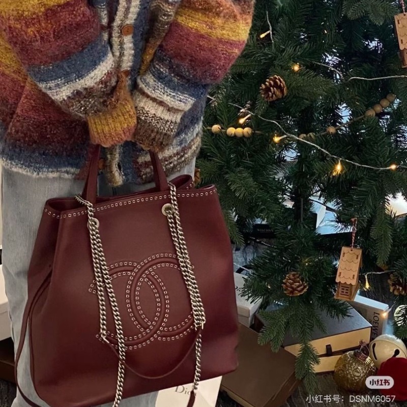 Chanel 嬉皮鉚釘logo水桶托特 酒紅色 銀扣 牛皮32.5*33*13.5 9新 配件塵袋-0