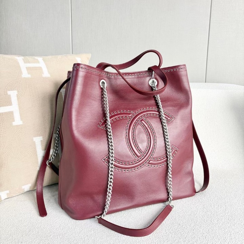 Chanel 嬉皮鉚釘logo水桶托特 酒紅色 銀扣 牛皮32.5*33*13.5 9新 配件塵袋-4