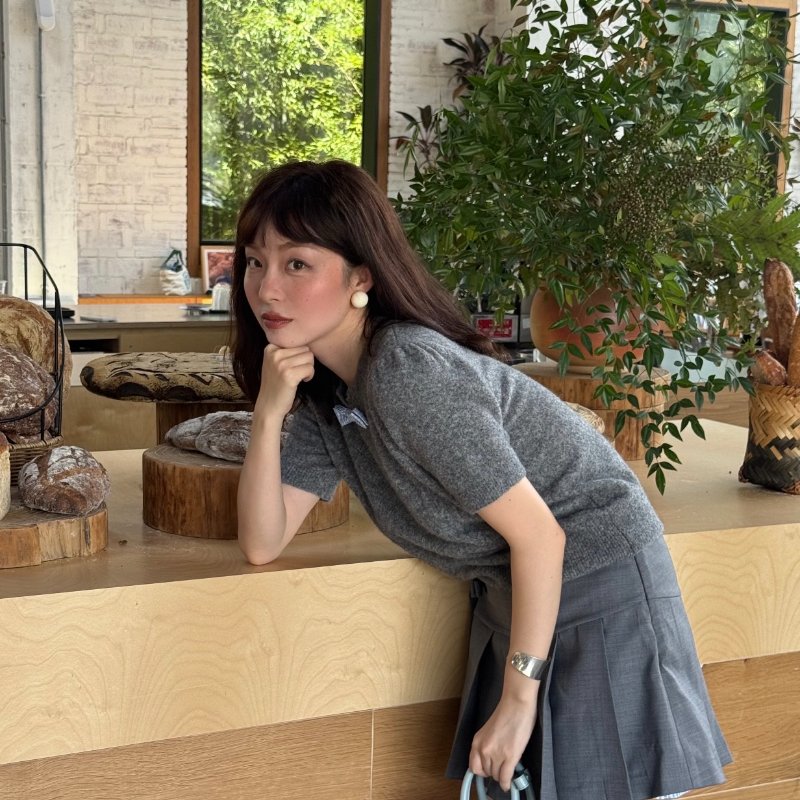 Miu Miu 保齡球淺藍皮革迷你 芯片款 10×19×5 99新配件盒子 塵袋 肩帶-1