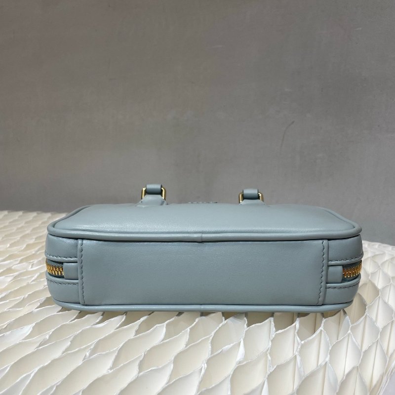 Miu Miu 保齡球淺藍皮革迷你 芯片款 10×19×5 99新配件盒子 塵袋 肩帶-4