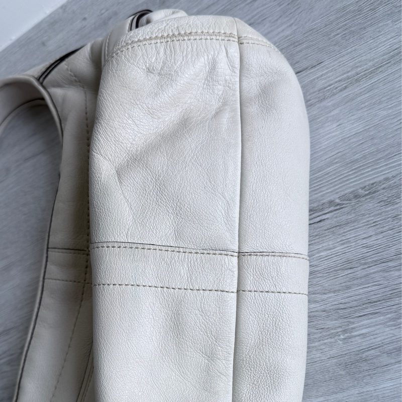 coach 白色腋下包-8