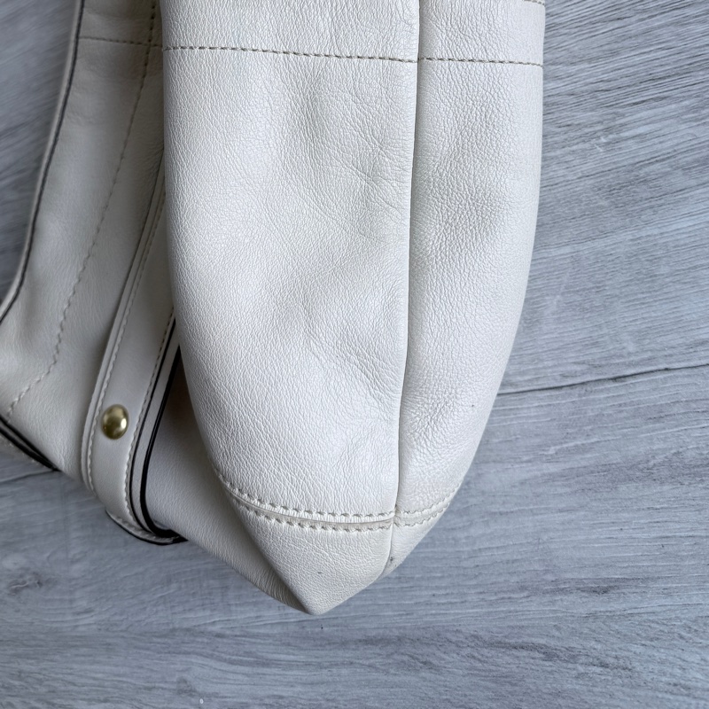 coach 白色腋下包-9