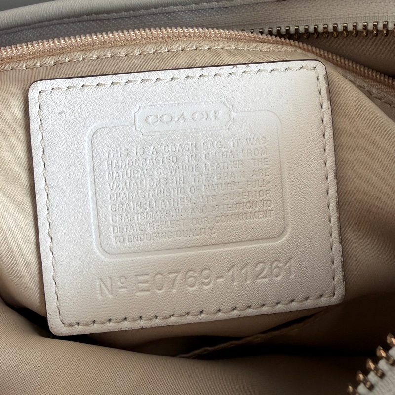 coach 白色腋下包-13