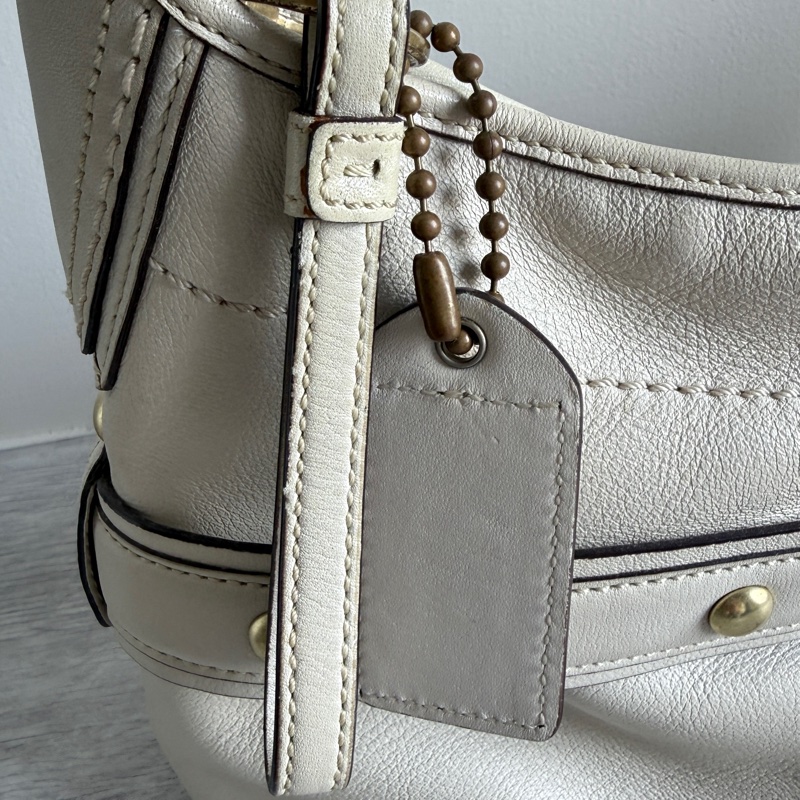 coach 白色腋下包-17