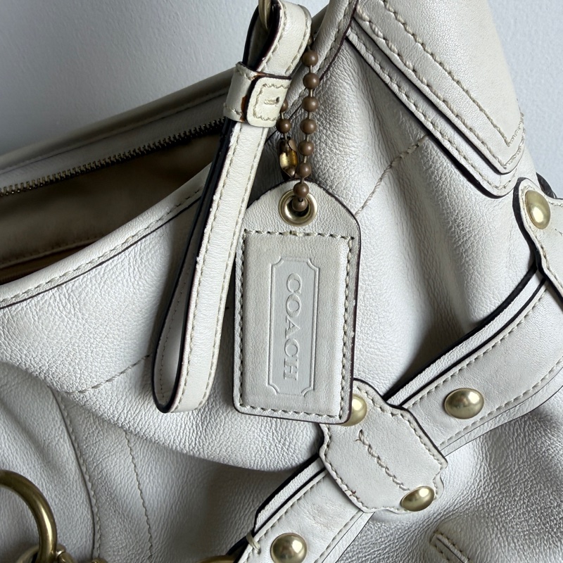 coach 白色腋下包-18